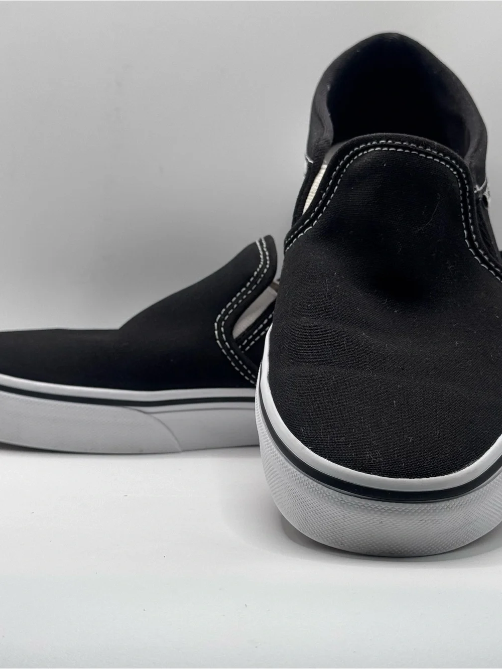 VANS Classic Canvas Slip On, Black, Women’s Size 9.5, Skateboarding Casual Shoes